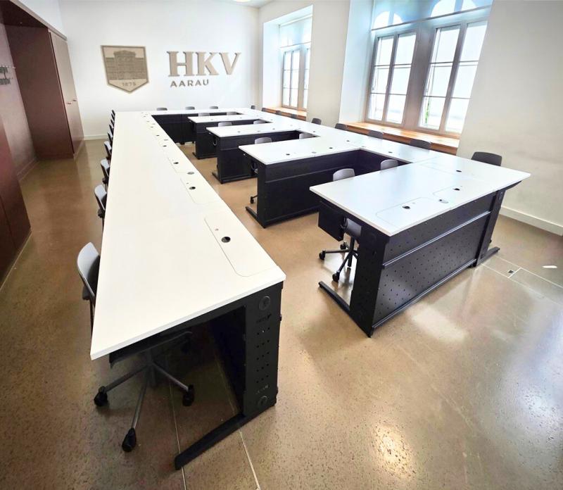 HKV Aarau Plug in vertikaler Auszug geschlossen kompletter Raum