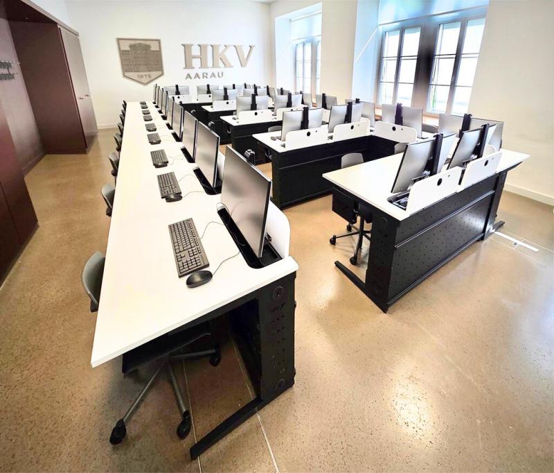 HKV Aarau Plug in vertikaler Auszug geöffnet kompletter Raum