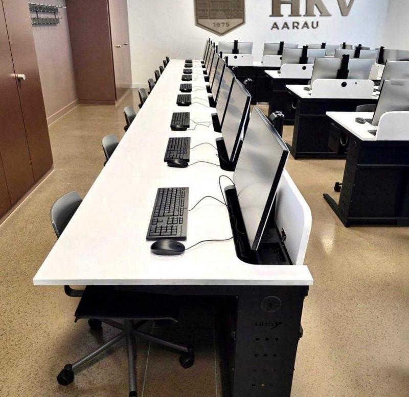 HKV Aarau Plug in vertikaler Auszug geöffnet seitlich