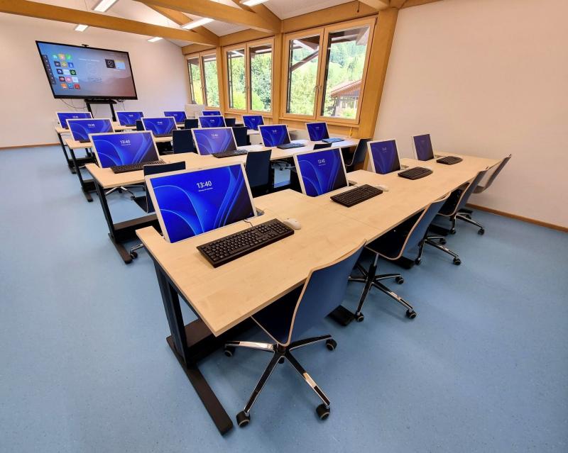 Multifunktionstisch mit halb eingelassenem Bildschirm CJD- Das Bildungs- und Sozialunternehmen