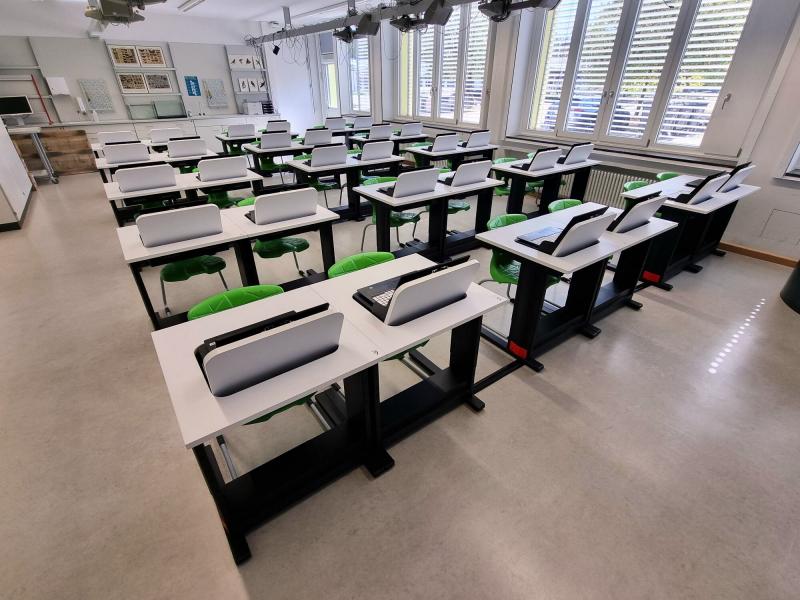 Salfer Multifunktionstisch Format+ Switch Note geöffnet versenkbarer Laptop Mittelschule München