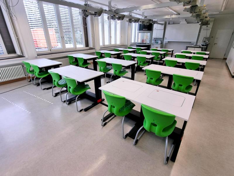 Salfer Multifunktionstisch Format+ Switch Note geschlossen versenkbarer Laptop Mittelschule München2