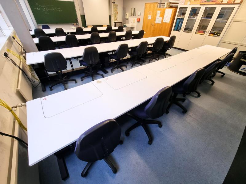 Salfer-Multifunktionstisch Format + - versenkbarer Monitor bis zu 27 Zoll Tisch geschlossen