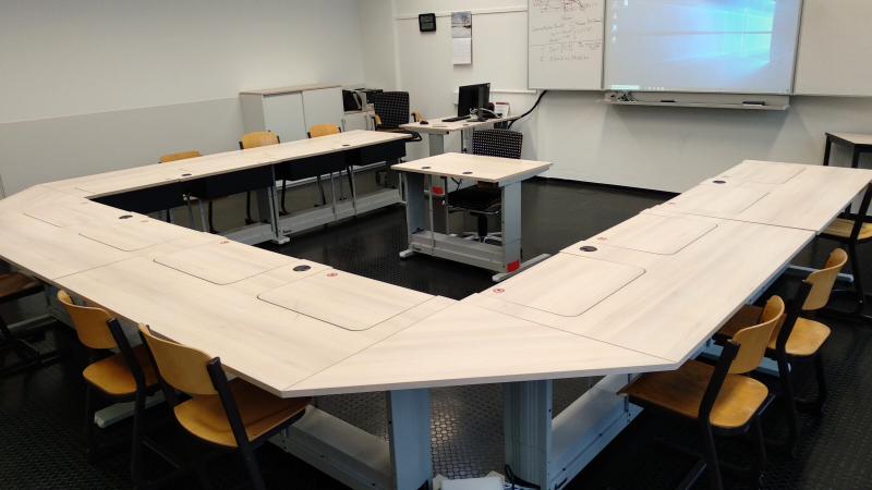Salfer Multifunktionstisch Format+ versenkbarer Monitor bis zu 24" Doppel-und Einzeltische Werner-Richard-Berufskolleg Volmarstein1