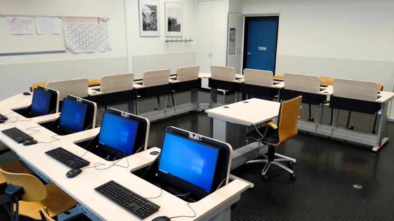 Salfer Multifunktionstisch Format+ versenkbarer Monitor bis zu 24" Doppel-und Einzeltische Werner-Richard-Berufskolleg Volmarstein2