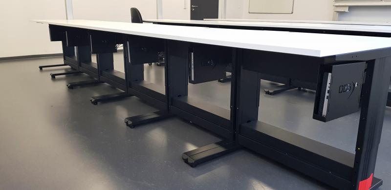 Salfer Multifunktionstisch Format+ versenkbarer Monitor bis zu 24" Private Berufsakademie für Aus- und Weiterbildung Passau gGmbH10