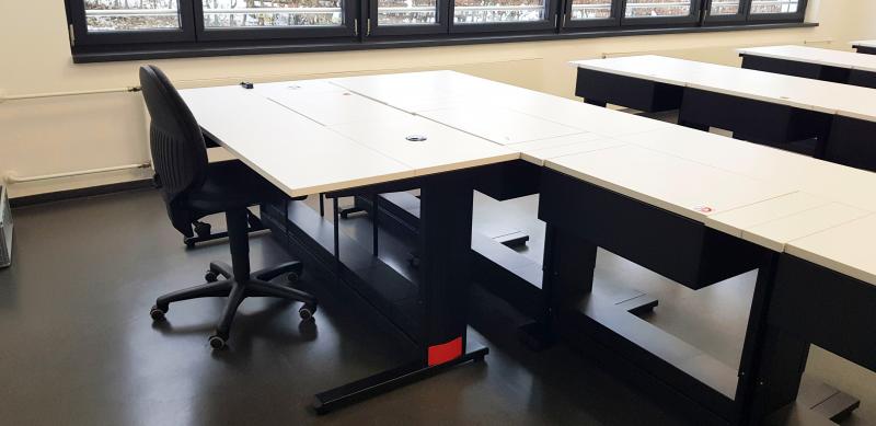 Salfer Multifunktionstisch Format+ versenkbarer Monitor bis zu 24" Private Berufsakademie für Aus- und Weiterbildung Passau gGmbH12