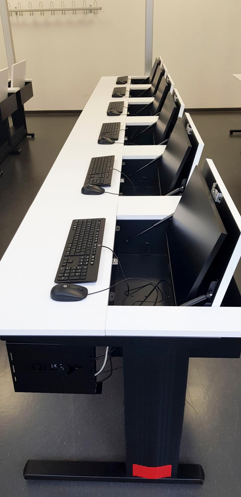 Salfer Multifunktionstisch Format+ versenkbarer Monitor bis zu 24" Private Berufsakademie für Aus- und Weiterbildung Passau gGmbH18