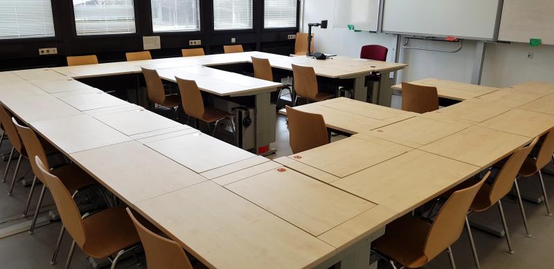 Salfer Multifunktionstisch Format+ versenkbarer Monitor bis zu 24" Zentrum für Sprache und Kommunikation - Universität Regensburg1