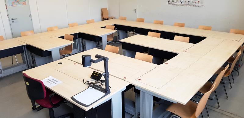 Salfer Multifunktionstisch Format+ versenkbarer Monitor bis zu 24" Zentrum für Sprache und Kommunikation - Universität Regensburg3