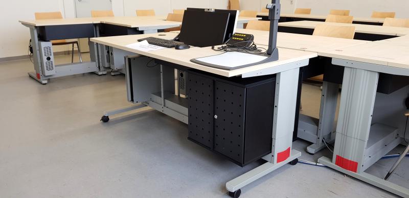 Salfer Multifunktionstisch Format+ versenkbarer Monitor bis zu 24" Zentrum für Sprache und Kommunikation - Universität Regensburg4