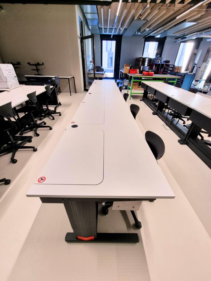 Salfer Multifunktionstisch Format+ versenkbarer Monitor bis zu 27" Berufliches Schulzentrum Vilshofen12