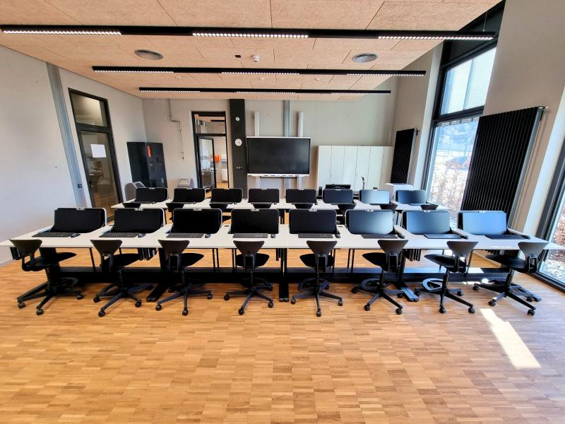 Salfer Multifunktionstisch Format+ versenkbarer Monitor bis zu 27" Berufliches Schulzentrum Vilshofen4