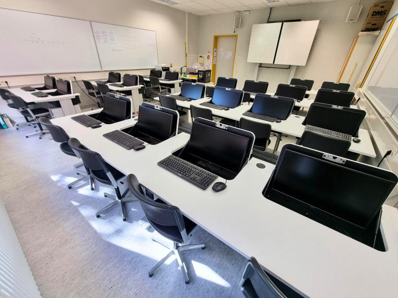 Salfer Multifunktionstisch Format+ versenkbarer Monitor bis zu 27" Doppel-und Einzeltische Grund- und Mittelschule Burgbernheim