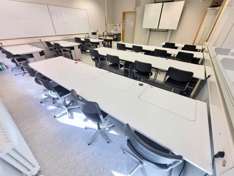 Salfer Multifunktionstisch Format+ versenkbarer Monitor bis zu 27" Doppel-und Einzeltische Grund- und Mittelschule Burgbernheim1