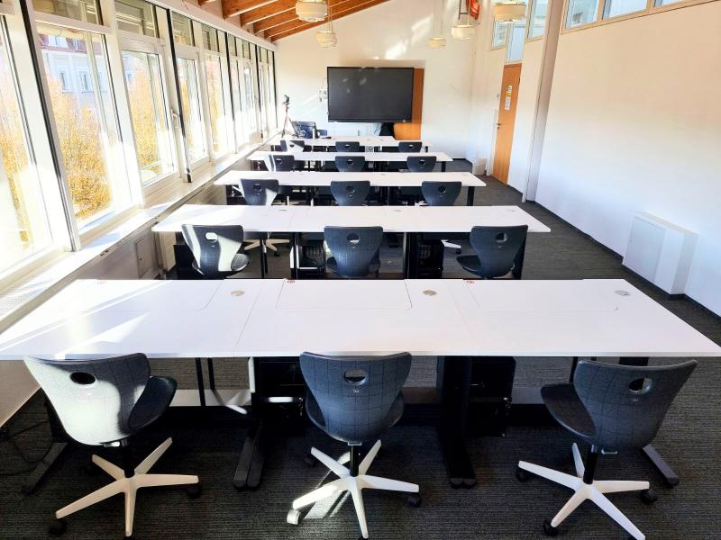 Salfer Multifunktionstisch Format+ versenkbarer Monitor bis zu 27" Hochschule Hof1