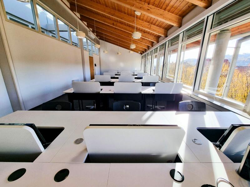 Salfer Multifunktionstisch Format+ versenkbarer Monitor bis zu 27" Hochschule Hof2