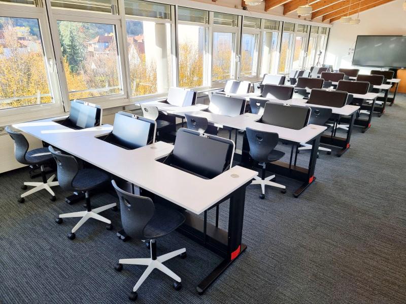 Salfer Multifunktionstisch Format+ versenkbarer Monitor bis zu 27" Hochschule Hof3