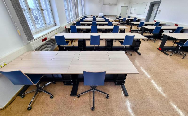 Salfer-Multifunktionstisch Format + - versenkbarer Monitor bis zu 27 Zoll Städt. BS Metall München Arbeitsplätze Schule