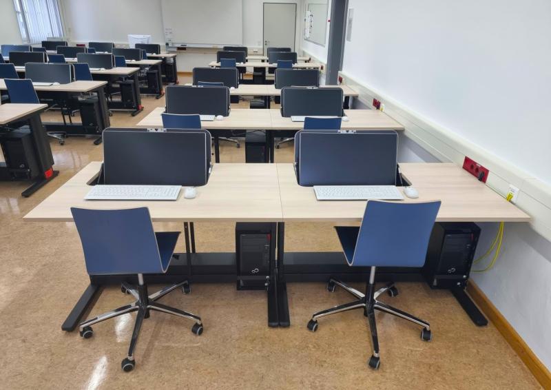 Salfer-Multifunktionstisch Format + - versenkbarer Monitor bis zu 27 Zoll Städt. BS Metall München geöffnete Tische