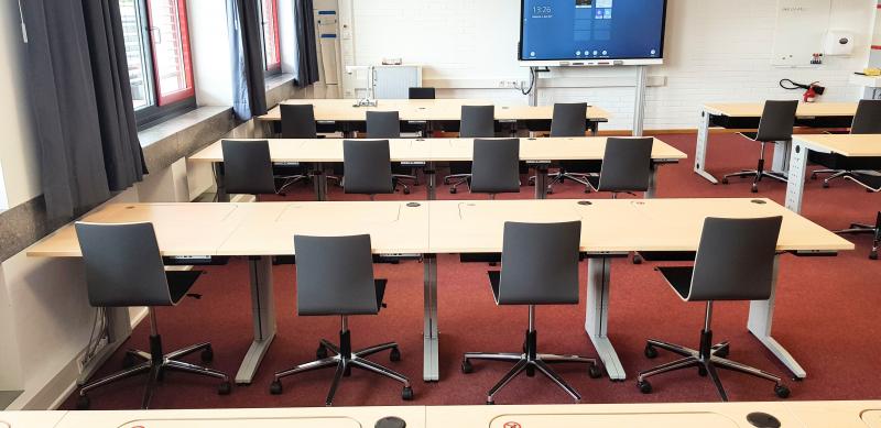 Salfer Multifunktionstisch PlugIn versenkbarer Monitor Realschule Waldmünchen1