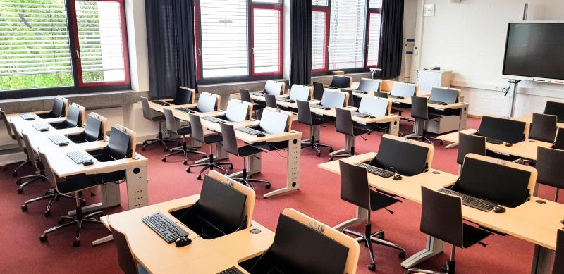 Salfer Multifunktionstisch PlugIn versenkbarer Monitor Realschule Waldmünchen2