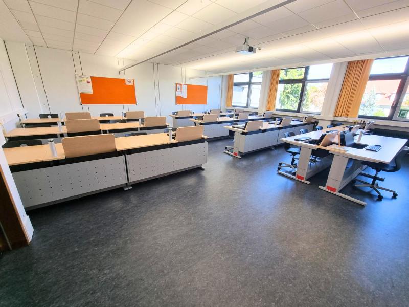 Salfer Multifunktionstisch Format+ versenkbarer Monitor Käthe-Kollwitz-Schule-Bruchsal4