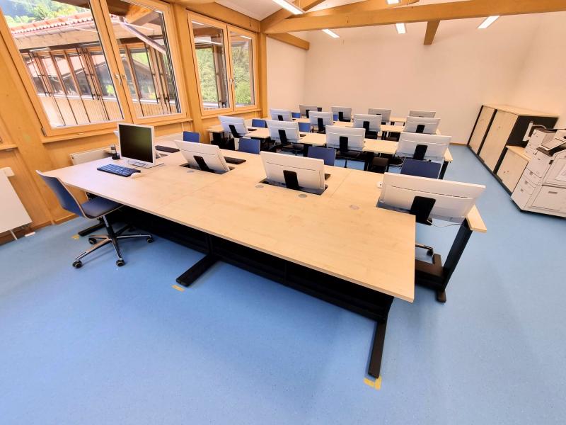 Salfer Multifunktionstisch mit halb eingelassenem Bildschirm CJD- Das Bildungs- und Sozialunternehmen2