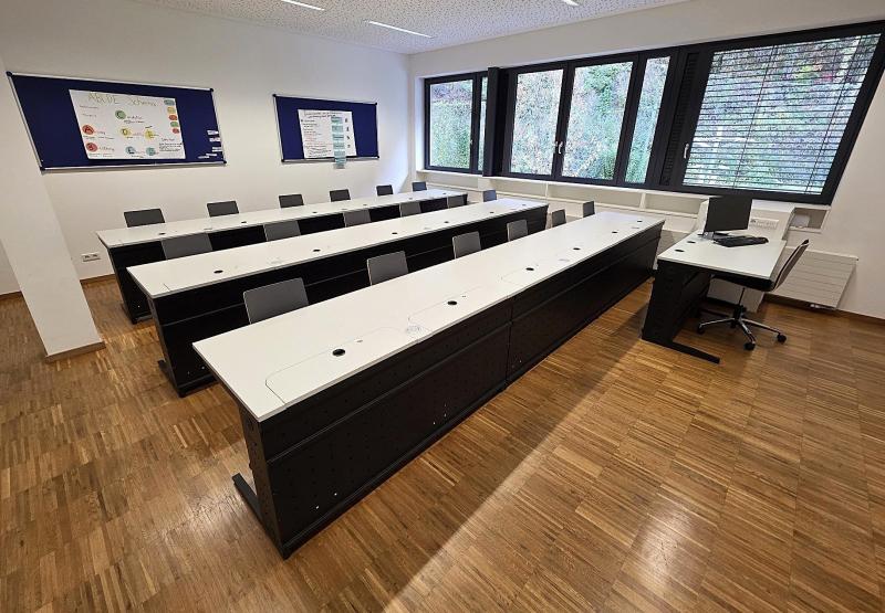 Flexible Tischsysteme im Schulungsraum, geschlossen