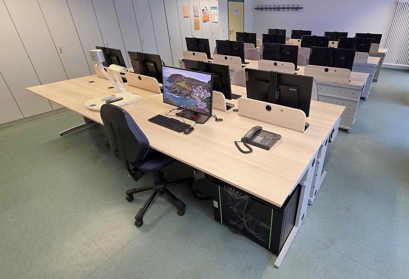 IT-Möbelsysteme - Ansicht vom Lehererpult