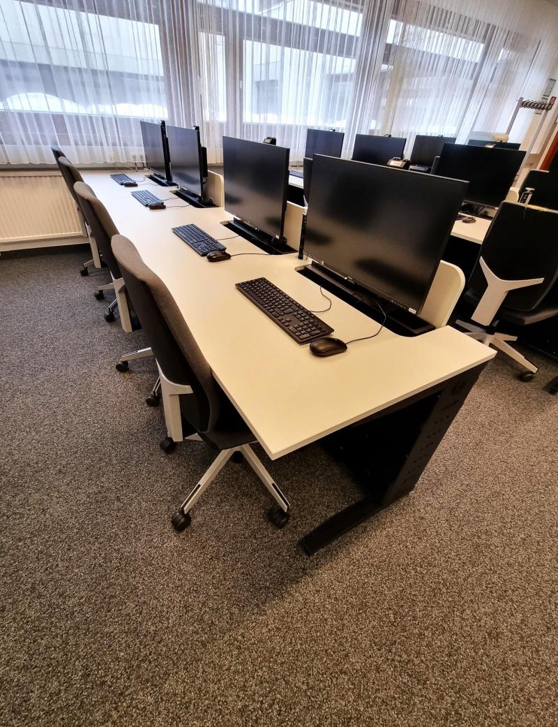 Tische mit vertikalem Auszug