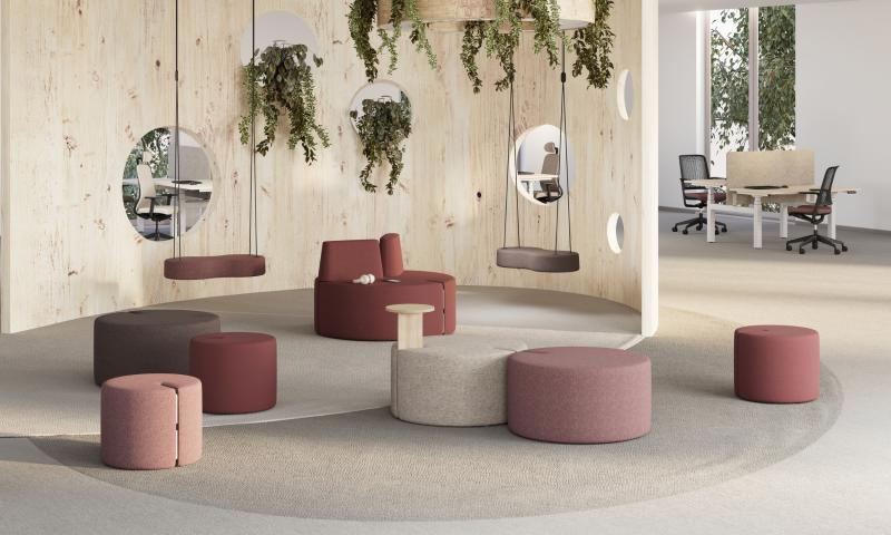 nowy styl arrangement Sitzbereich mit Hockern und Pflanzen nowy styl arrangement Sitzbereich mit Hockern und Pflanzen