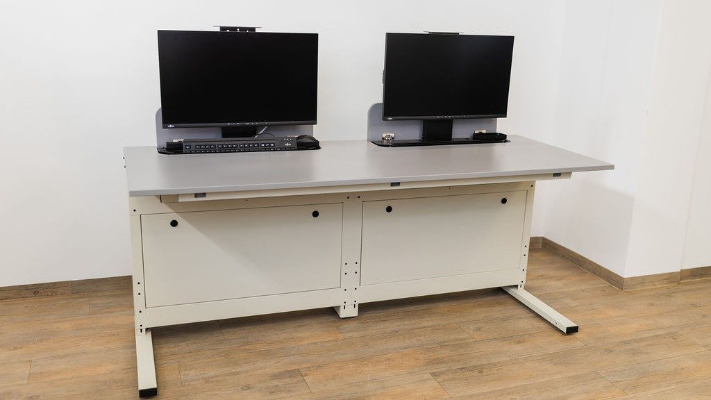 Computerraum oder Laptopwagen? Ein ehrlicher Vergleich