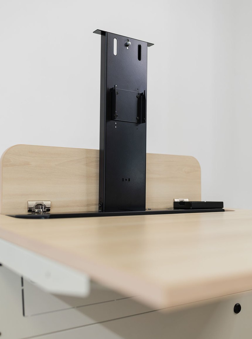 Monitor-Lift fährt den Bildschirm aus dem Tisch