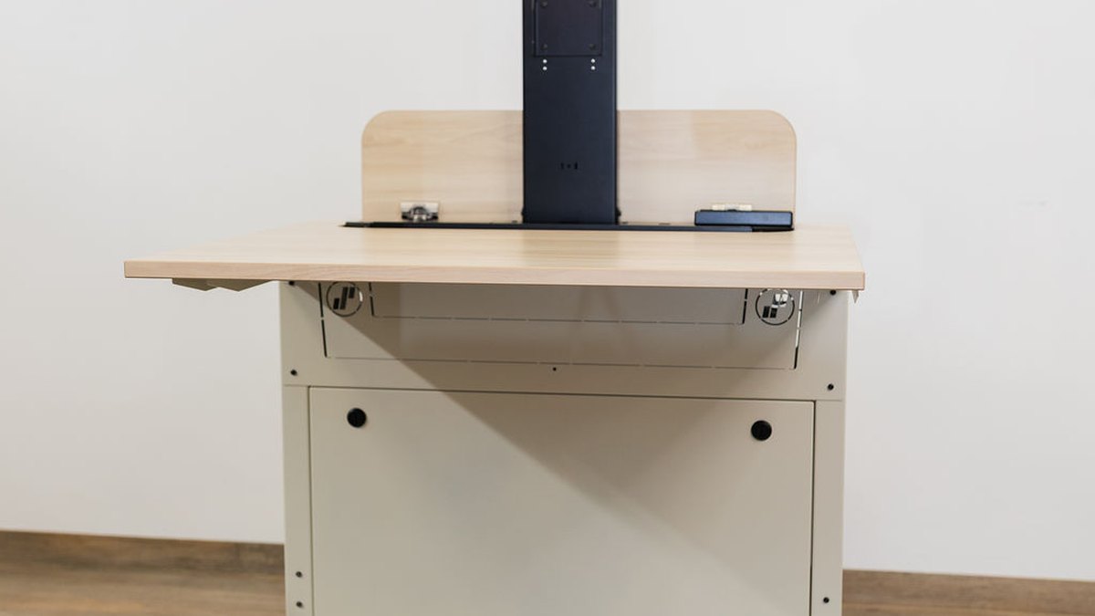 SMESK-Tisch mit ausgefahrenem versenkbarem Monitor am Arbeitsplatz