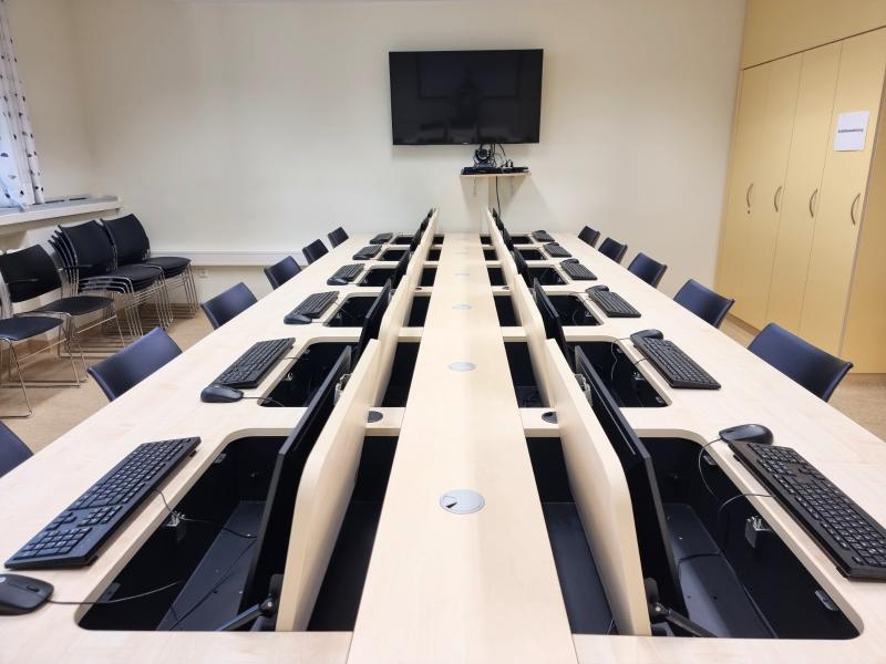 Salfer Multifunktionstisch Format+ versenkbarer Monitor bis zu 27" Doppeltische Klinikverbund Allgäu gGmbH- Klinikum Kempten1