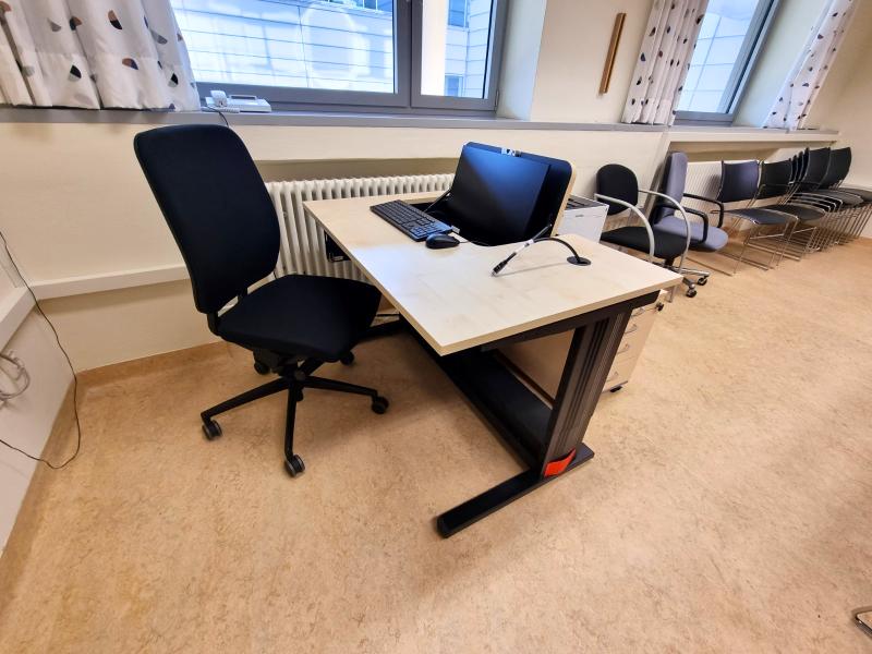 Salfer Multifunktionstisch Format+ versenkbarer Monitor bis zu 27" Doppeltische Klinikverbund Allgäu gGmbH- Klinikum Kempten2