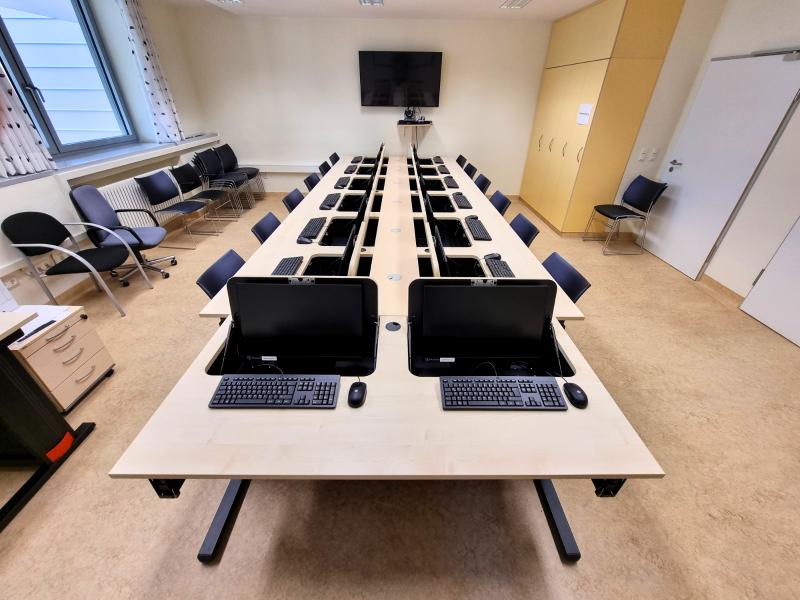 Salfer Multifunktionstisch Format+ versenkbarer Monitor bis zu 27" Doppeltische Klinikverbund Allgäu gGmbH- Klinikum Kempten3