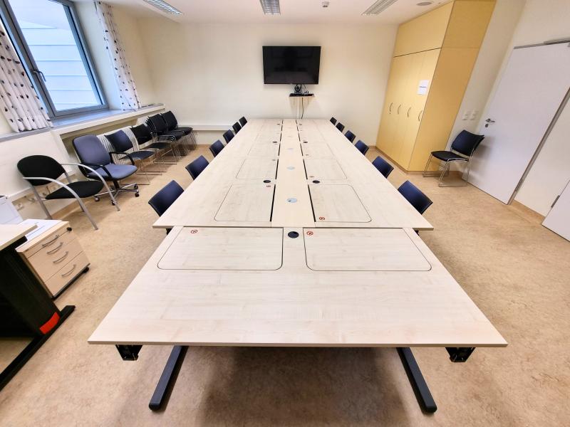 Salfer Multifunktionstisch Format+ versenkbarer Monitor bis zu 27" Doppeltische Klinikverbund Allgäu gGmbH- Klinikum Kempten5