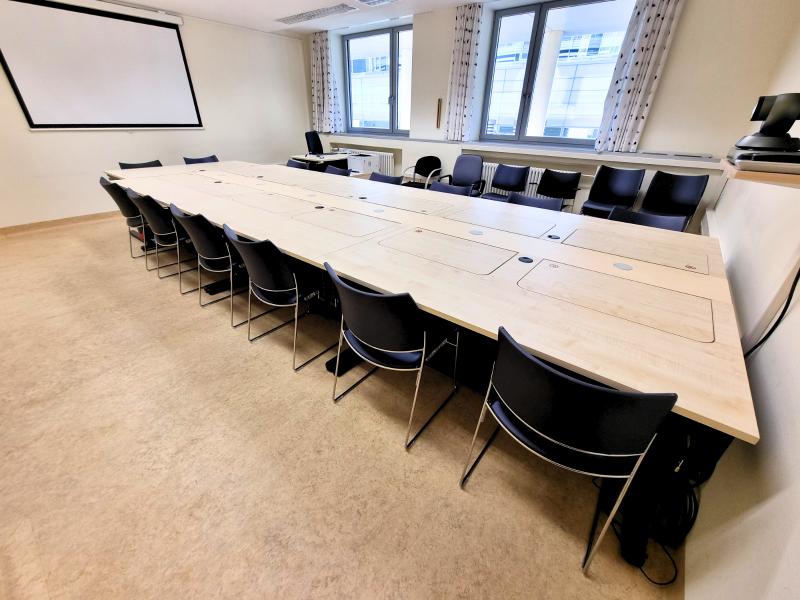 Salfer Multifunktionstisch Format+ versenkbarer Monitor bis zu 27" Doppeltische Klinikverbund Allgäu gGmbH- Klinikum Kempten6