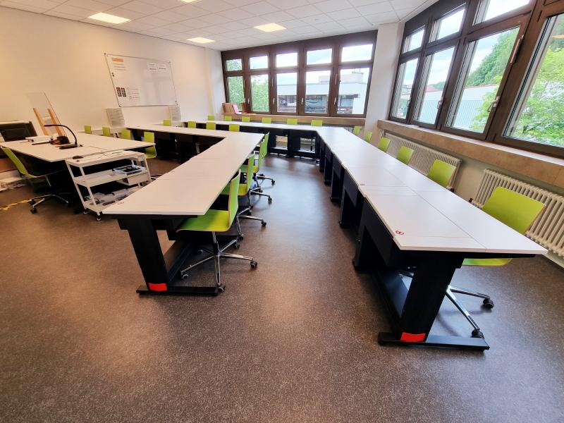 Salfer Multifunktionstisch Format+ versenkbarer Monitor bis zu 24" Südschule Bad Tölz10