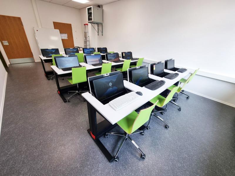 Salfer Multifunktionstisch Format+ versenkbarer Monitor bis zu 24" Südschule Bad Tölz11