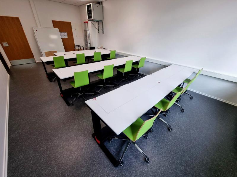 Salfer Multifunktionstisch Format+ versenkbarer Monitor bis zu 24" Südschule Bad Tölz13