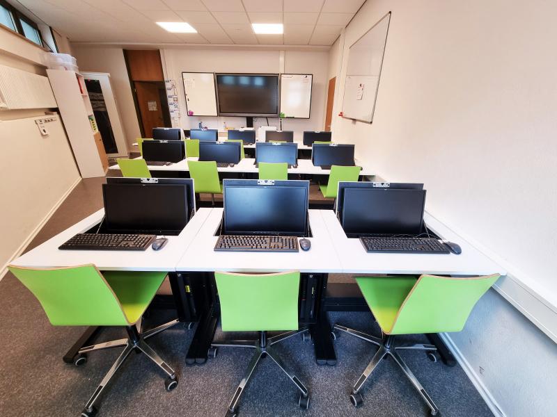 Salfer Multifunktionstisch Format+ versenkbarer Monitor bis zu 24" Südschule Bad Tölz6