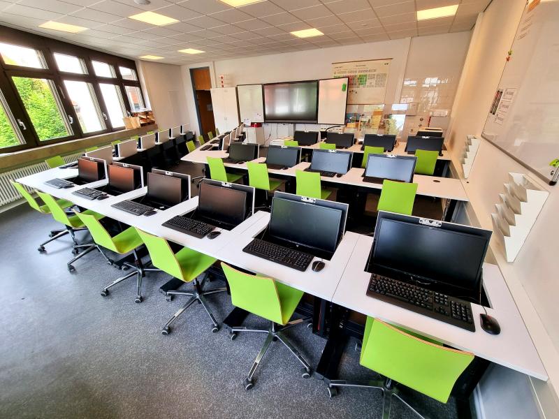 Salfer Multifunktionstisch Format+ versenkbarer Monitor bis zu 24" Südschule Bad Tölz9