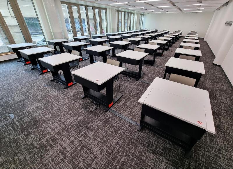 Salfer-Multifunktionstisch Format+ – versenkbarer Monitor bis zu 27“