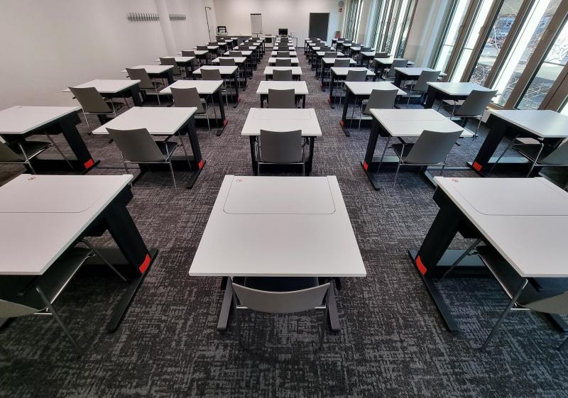 Salfer-Multifunktionstisch Format+ – versenkbarer Monitor bis zu 27“, geschlossen