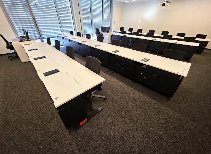 Salfer Multifunktionstisch im Sparkassen Schulungsraum