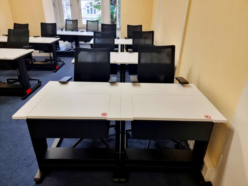 Salfer Multifunktionstisch Format+ versenkbarer Monitor bis zu 24" Begemann Schule Frankfurt