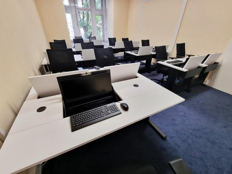 Salfer Multifunktionstisch Format+ versenkbarer Monitor bis zu 24" Begemann Schule Frankfurt1